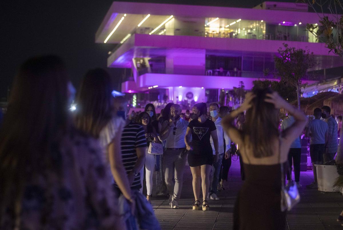 Valencia . Ocio nocturno discotecas bares de copas . Marina de Valencia .