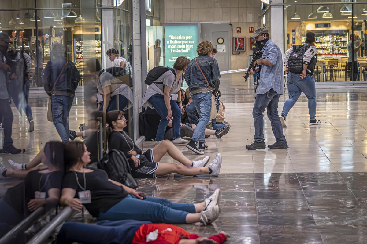 Simulacro de atentado terrorista en la estación de Sants