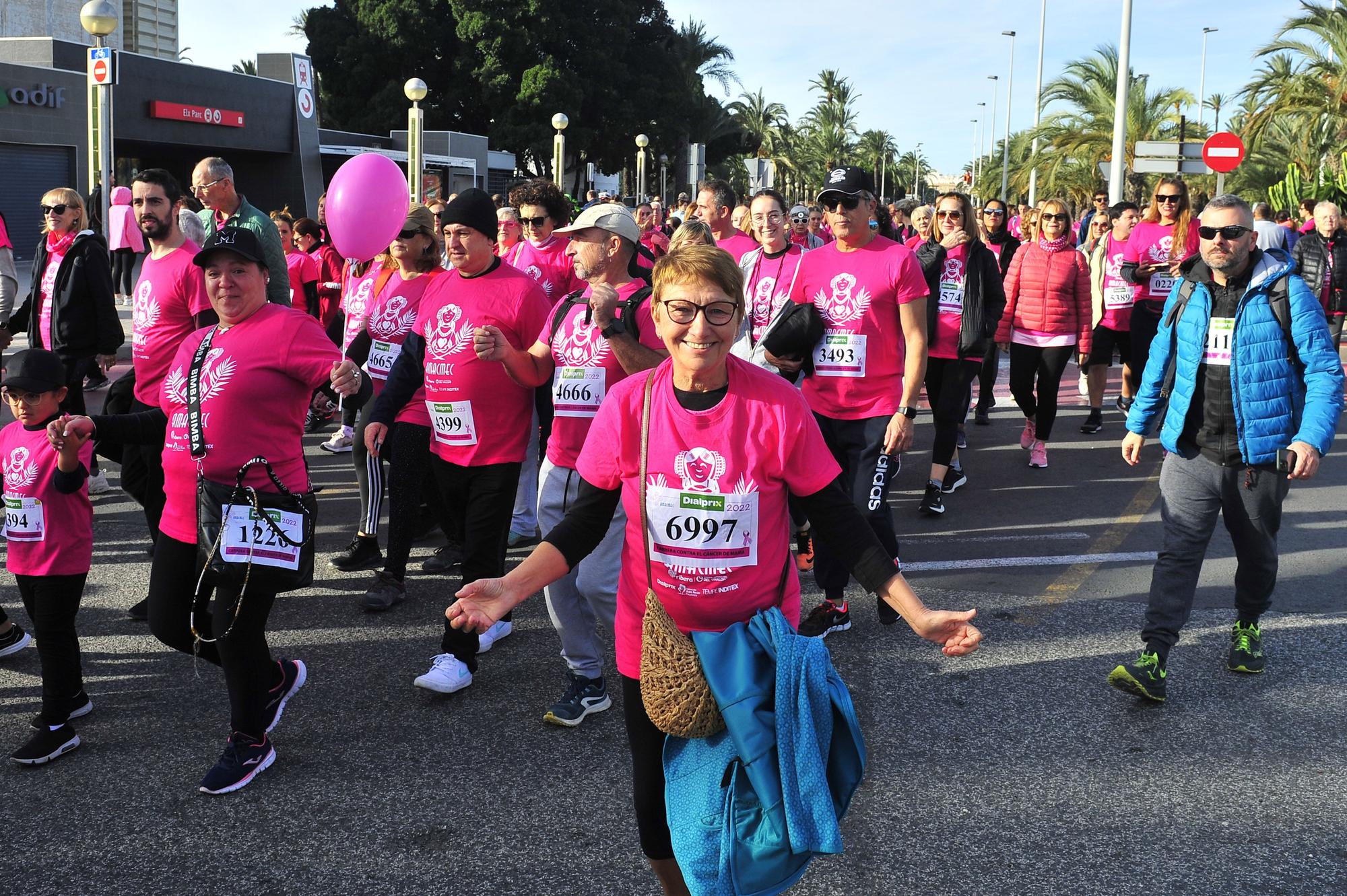 Más de 8.000 solidarios con el cáncer de mama en Elche