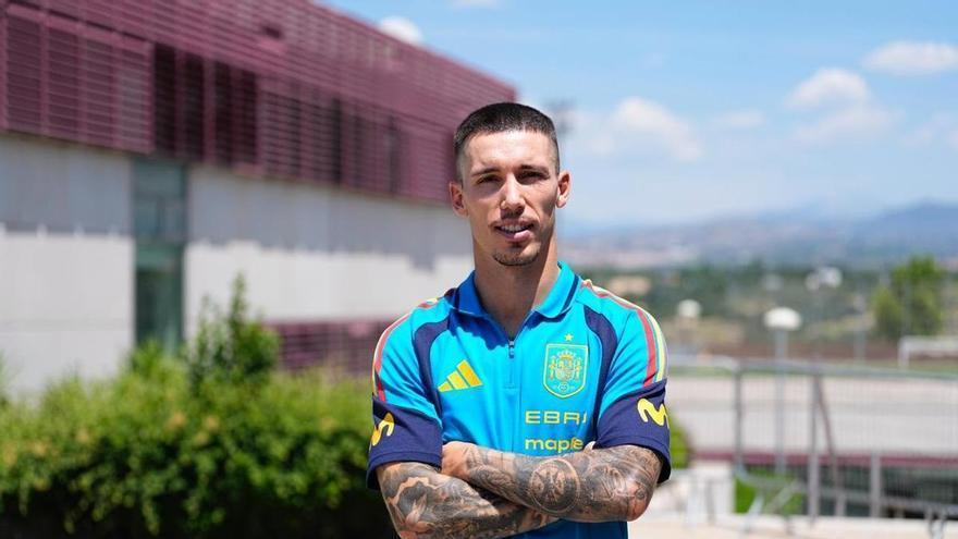 Grimaldo, lateral de la selección: "El día a día no es fácil; echas de menos a la familia"