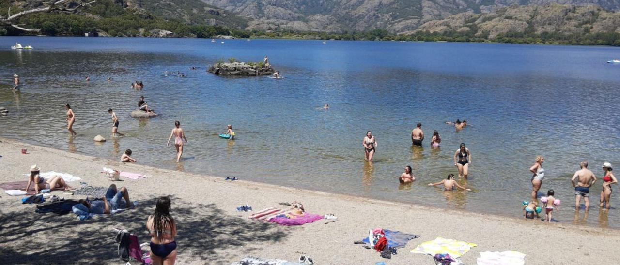 Una de las playas del Lago de Sanabria.