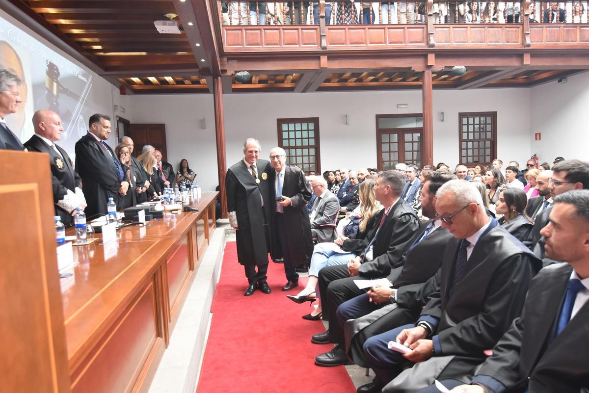 El Ilustre Colegio de Abogados de Las Palmas celebra la jura de nuevos letrados y homenajea a sus colegiados con 25 y 50 años de trayectoria