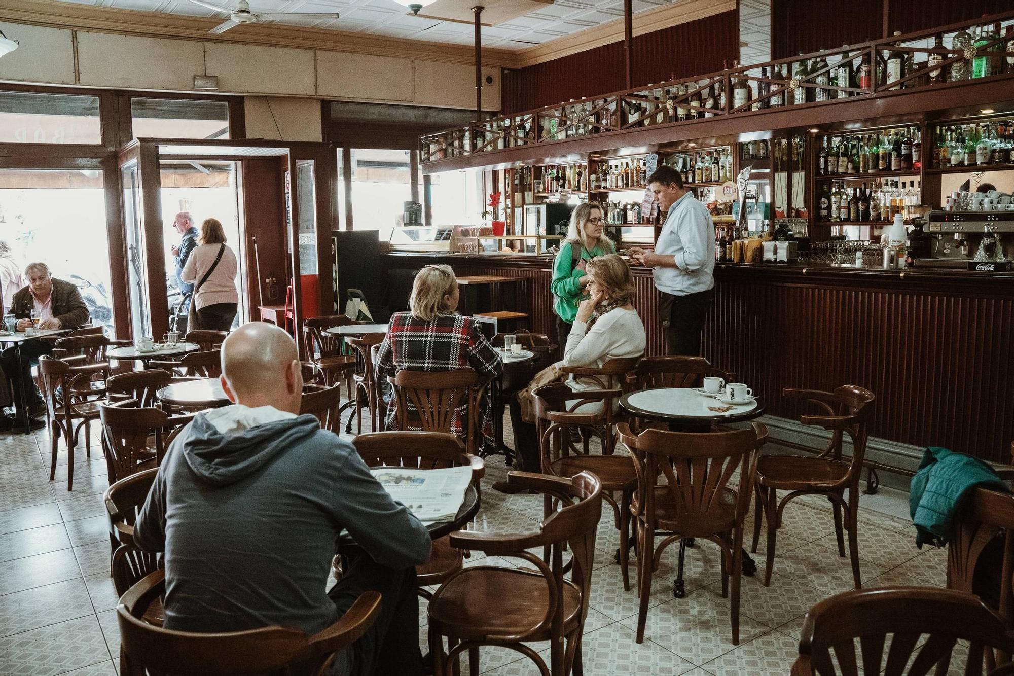 Fotos Bares "normales" en Palma, el Tony, el Plata, el Tulsa, el Savoy o Can Vinagre el último refugio de los residentes