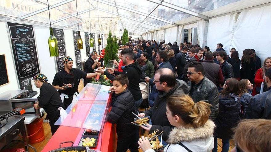 El Mercado Gastronómico llena de sabor la plaza Santa Clara