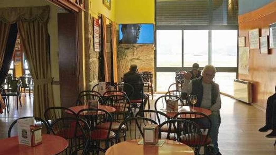 Cafetería, ayer, del club de jubilados de Moaña. // Gonzalo Núñez