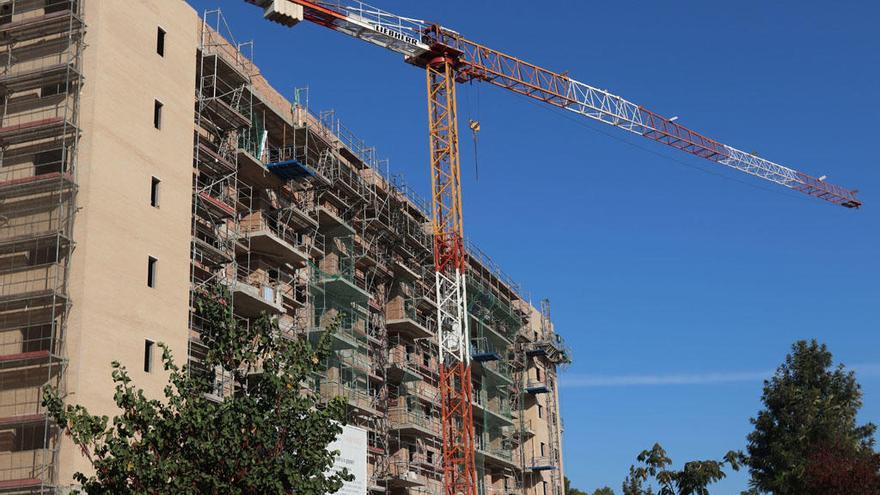 Un edificio de viviendas en construcción en Málaga.