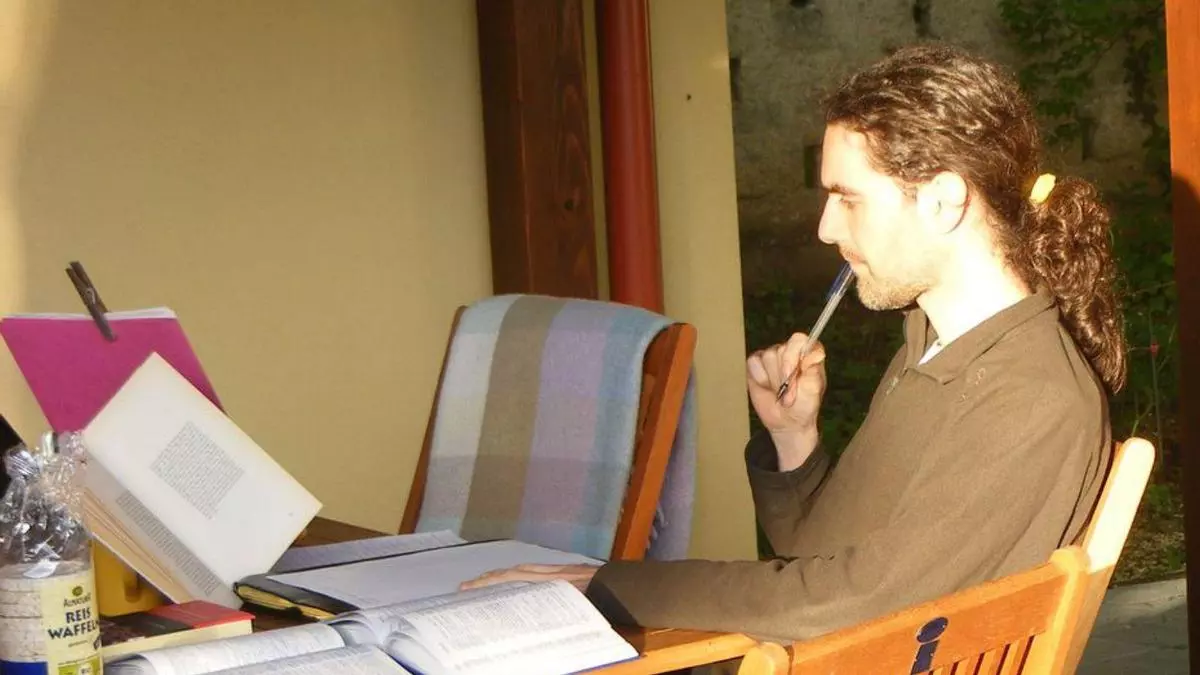 Sergio de la Ossa, tradutor do Nobel de Literatura ao galego: «László sempre foi moi amable e atento con nós»