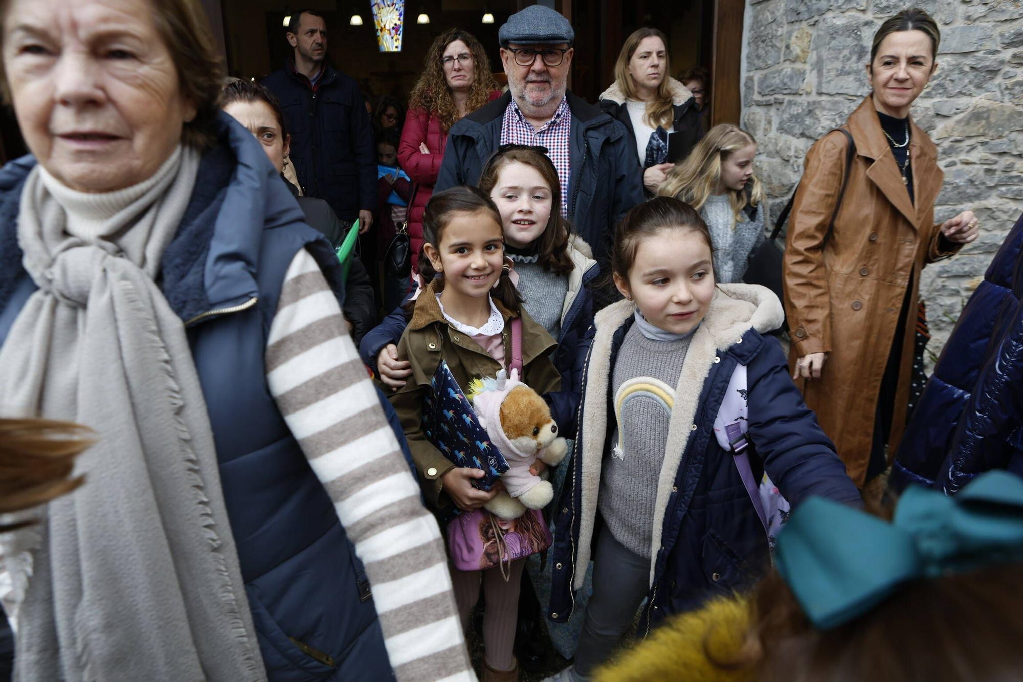 Bendición mascotas en Gijón en la parroquia de Viesques
