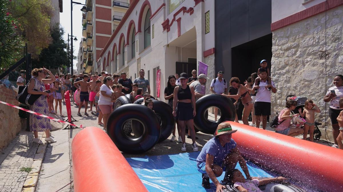 El gran tobogán de agua de “La Gran” estará dos días al Museo del Textil acompañado de nuevas atracciones