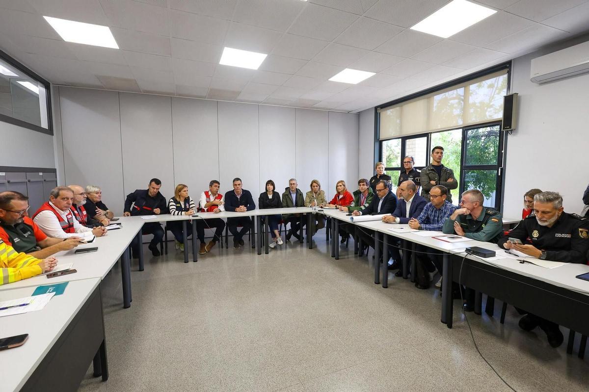 Sánchez y Mazón presiden la reunión del Cecopi en el Centro de Emergencias de l'Eliana. RIADA HISTÓRICA . CENTRO 112 . REUNIÓN CECOPI . DANA . GOTA FRÍA . INUNDACIONES EN LA RIBERA ALTA . HORTA SUD . HOYA DE BUÑOL . REQUENA-UTIEL