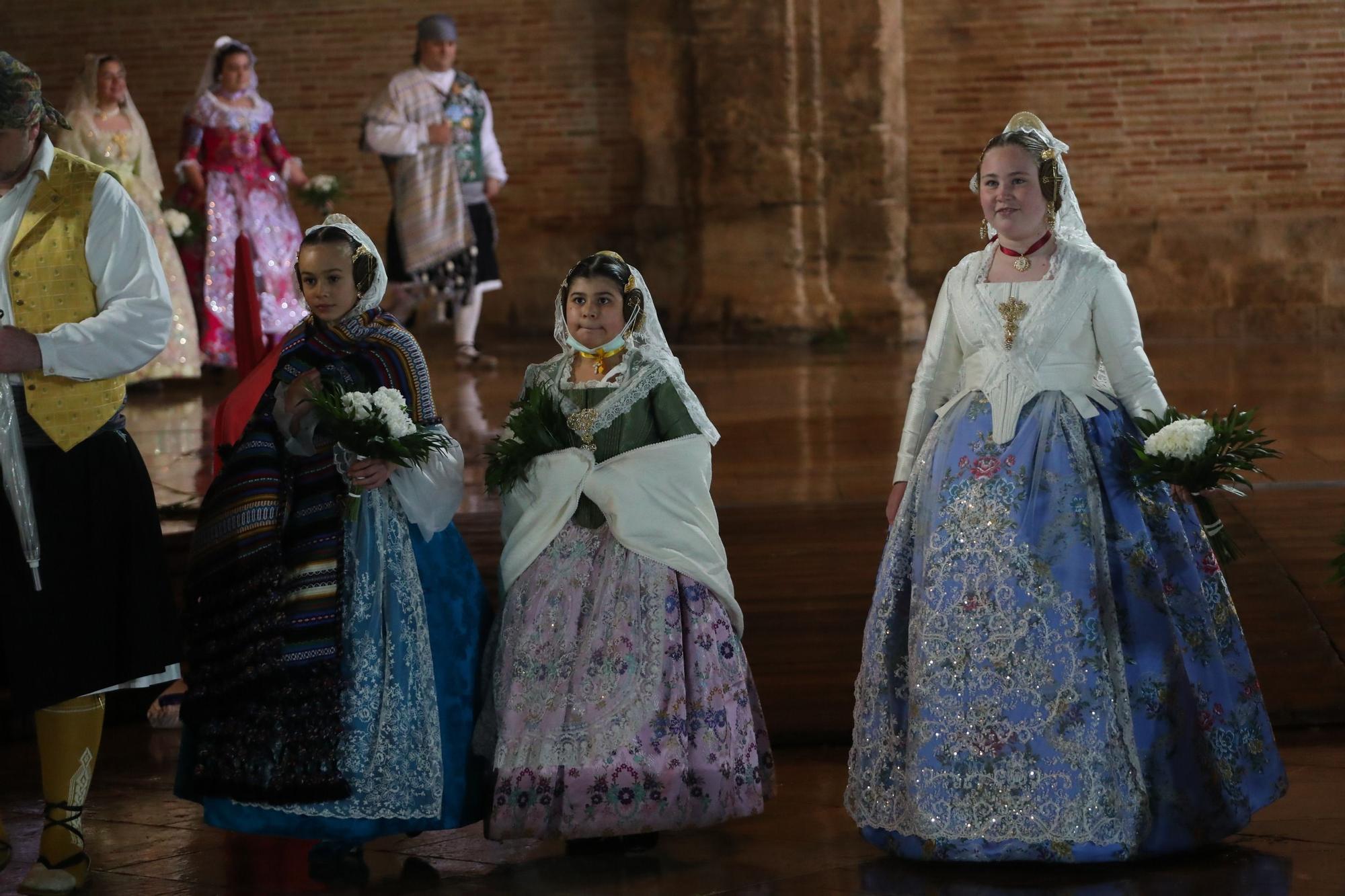 Búscate en el primer día de ofrenda por la calle de la Paz (entre las 22:00 a las 24:00 horas)