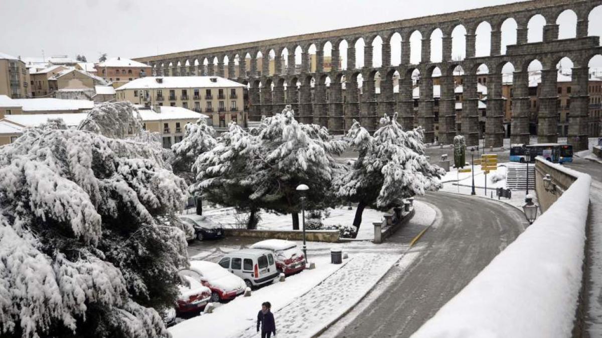 El acueducto de Segovia suele estar nevado en enero.