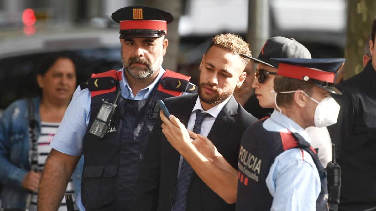 Neymar, a su llegada a la Audiencia de Barcelona, hace dos semanas.