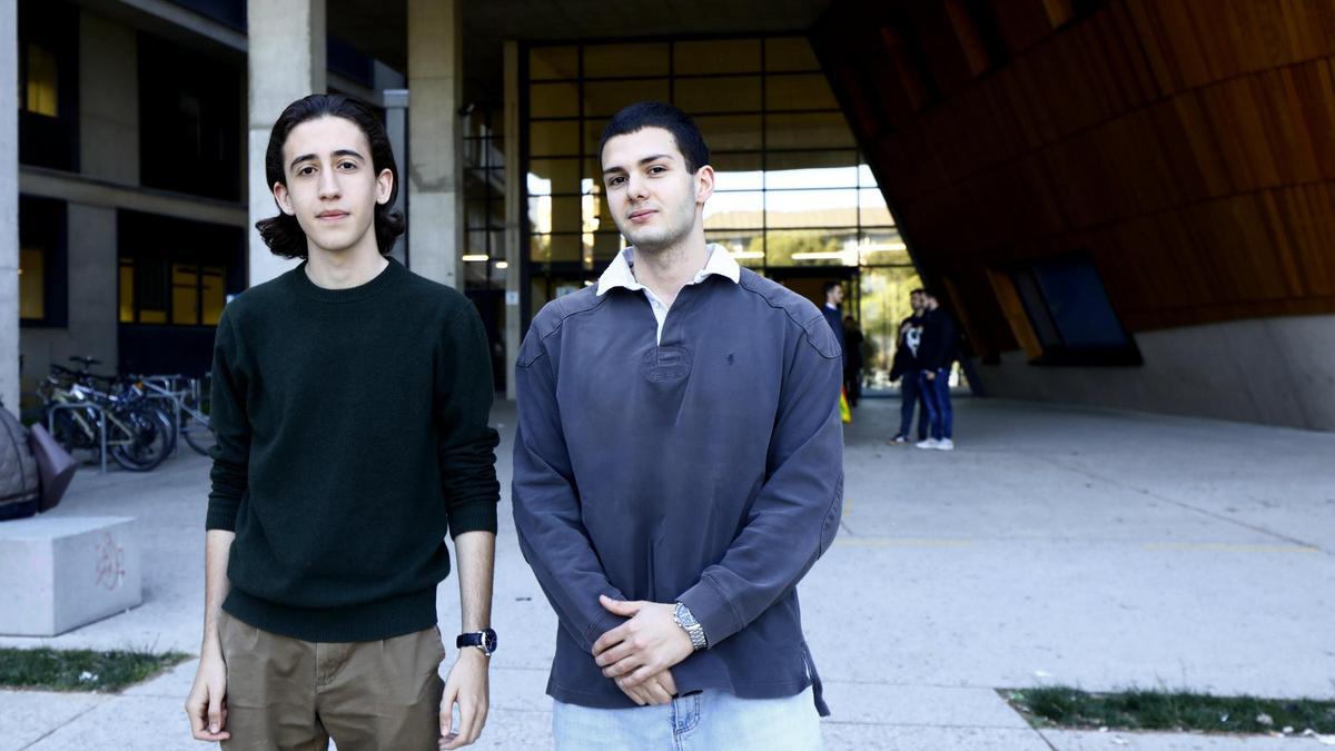 Martín y Alberto, estudiantes en el Instituto Confucio.