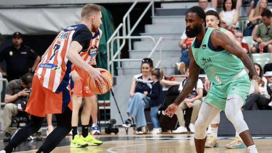 El UCAM recupera a Sant-Roos para el asalto final por la novena plaza