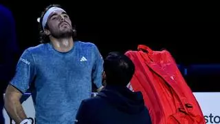 El abandono de Tsitsipas desata la polémica en las ATP Finals: ¡50.000 doláres por minuto!