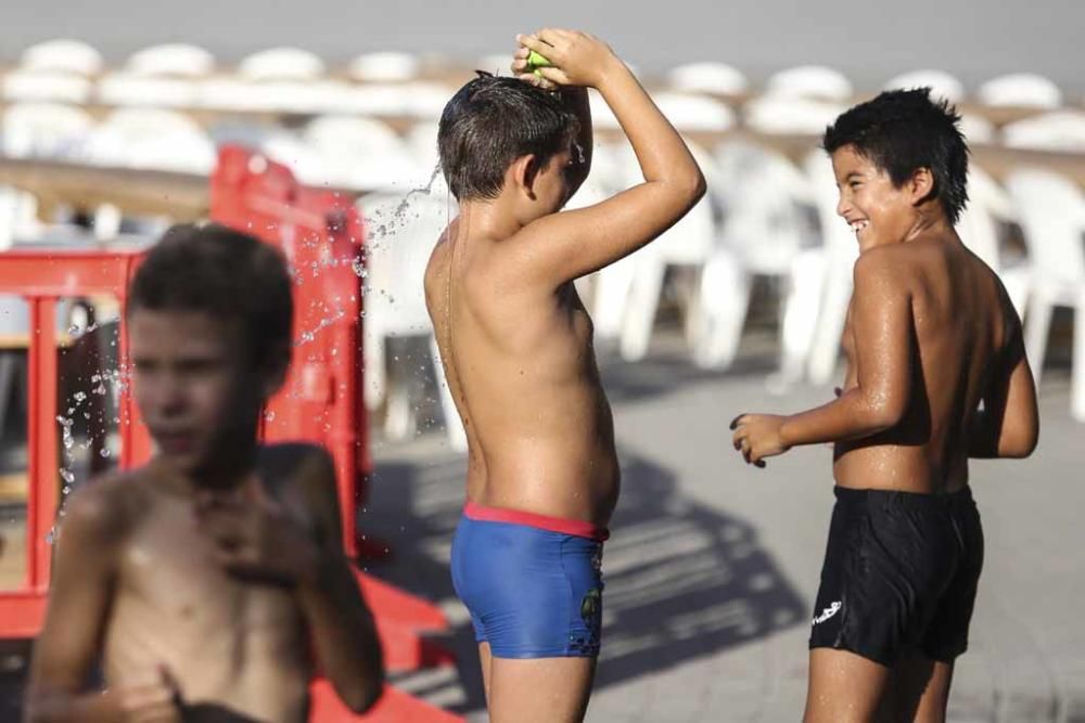 El cuarto día de las fiestas del barrio tuvo el agua como protagonista