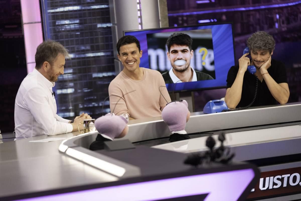 Pablo Motos junto a Álex González y Antonio Pagudo en 'El Hormiguero'
