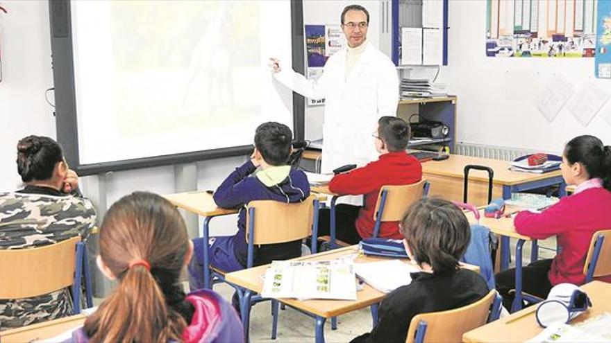 El Colegio de Veterinarios imparte charlas de salud para niños