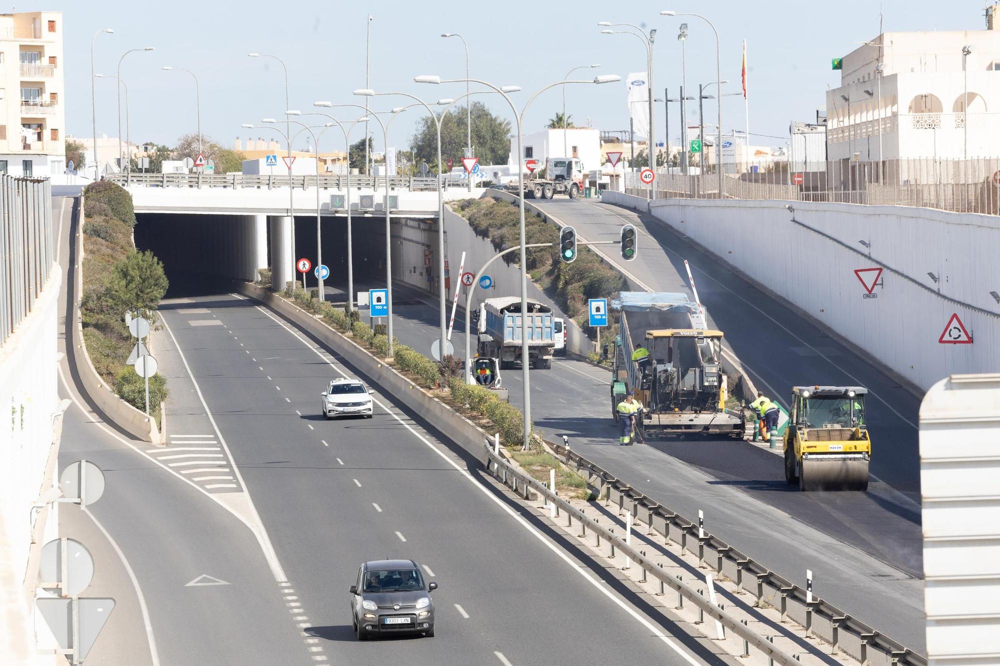 Galería: Atasco en la carretera del aeropuerto de Ibiza por las obras