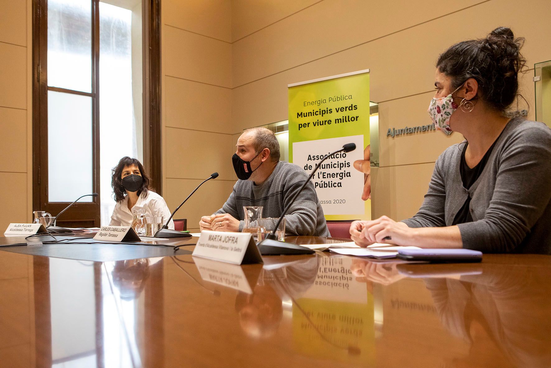 Alba Pijuan, Carles Caballero y Marta Jofra en la asamblea para la constitución de la AMEP en Terrassa