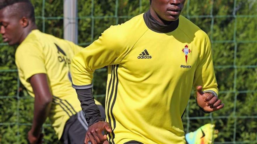 Pione Sisto, durante el entrenamiento de ayer en A Madroa. // Marta G. Brea