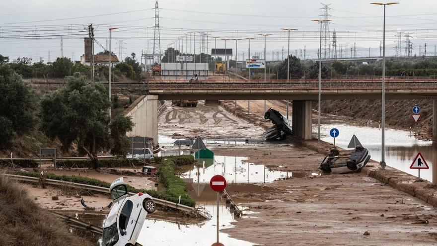 El caos de tráfico de cada día por la falta de transporte público y las restricciones