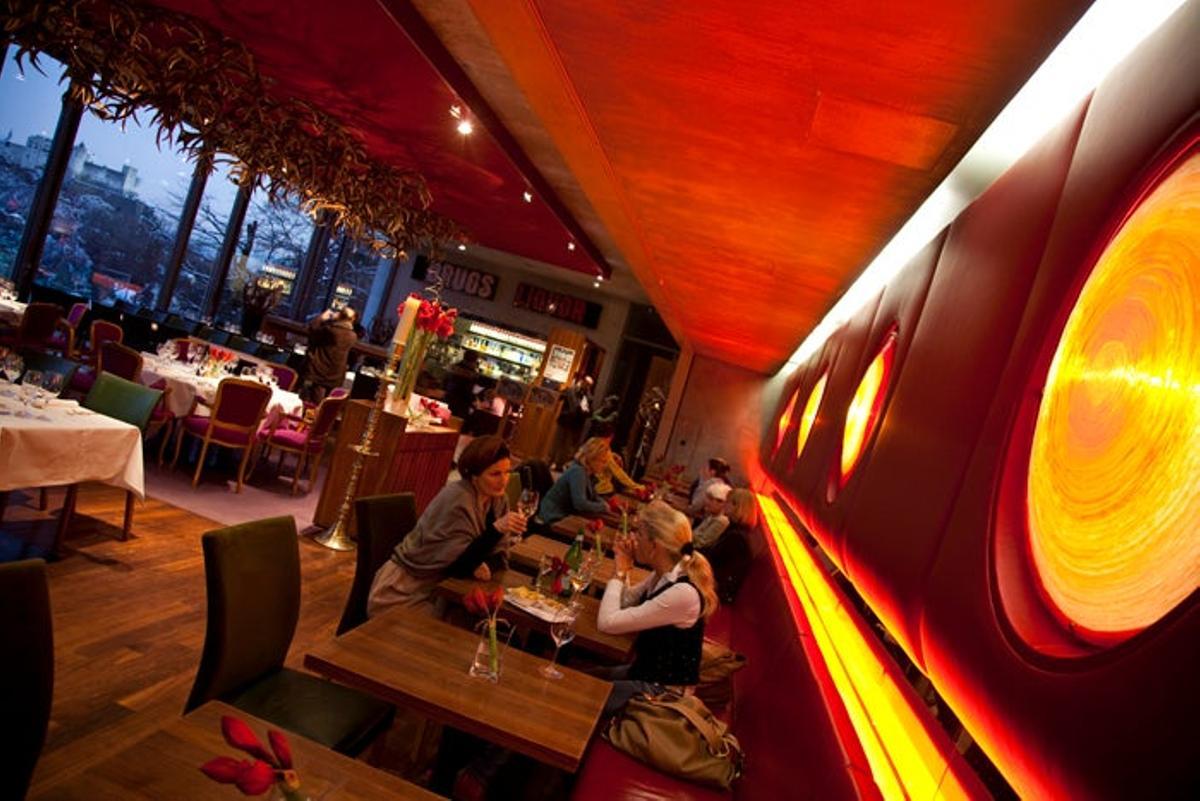Restaurante Mönchsberg 32, en el monte Mönchsberg, ubicado en el mismo edificio que el Museo de Arte Moderno de Salzburgo