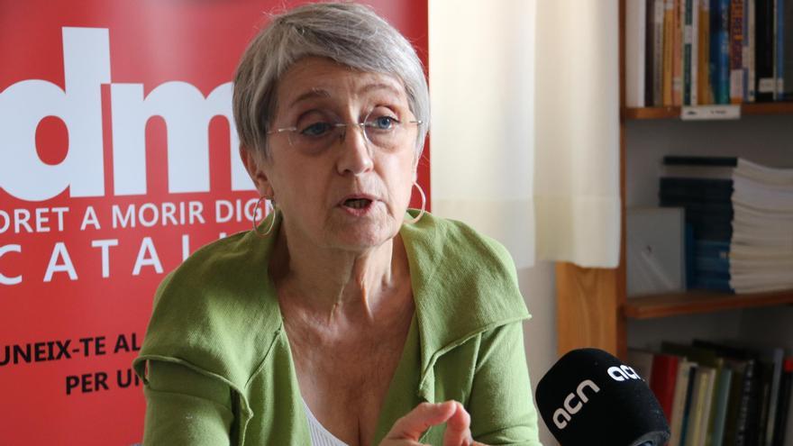 La presidenta de l'associació Dret a Morir Dignament-Catalunya, Cristina Vallès, durant l'entrevista amb l'ACN a la seu de l'entitat