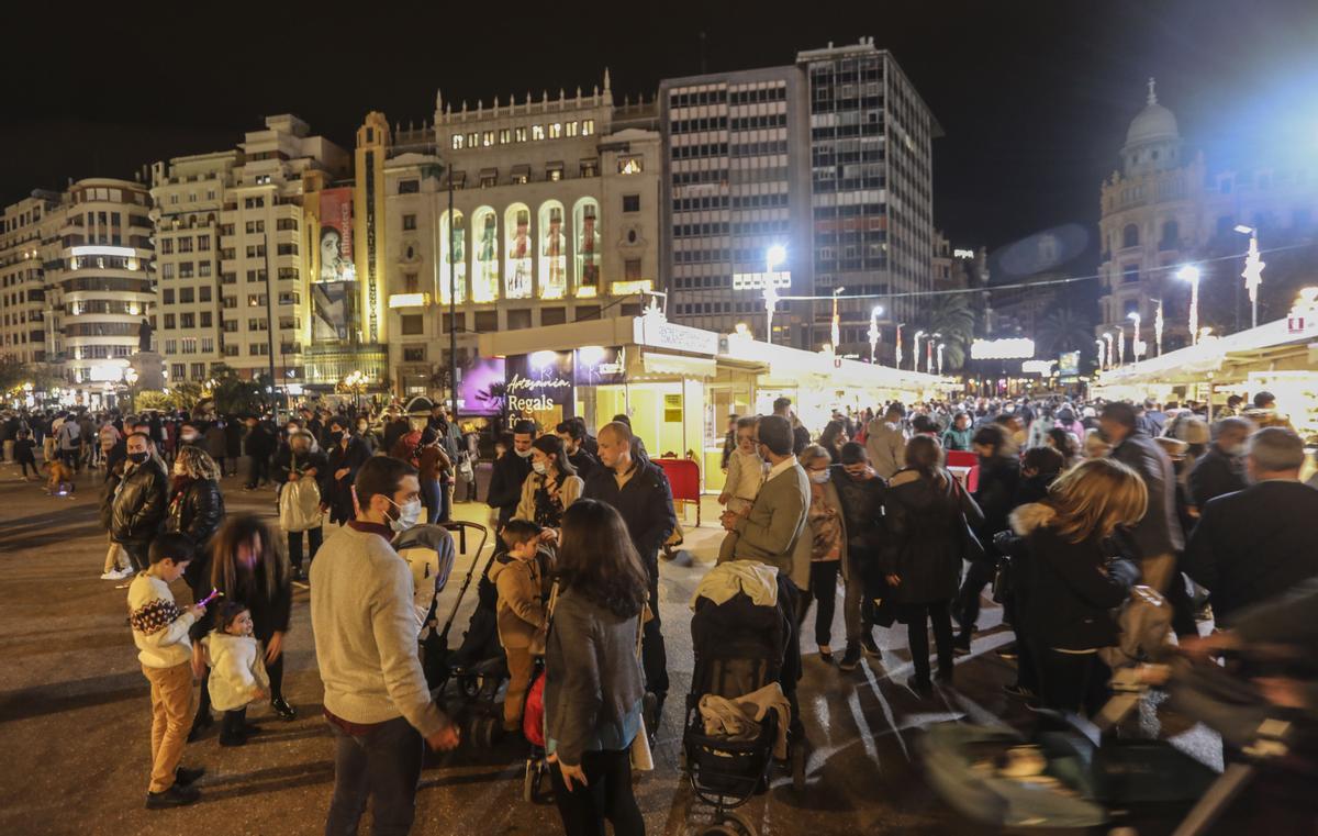 Ambiente navideño en el centro de València