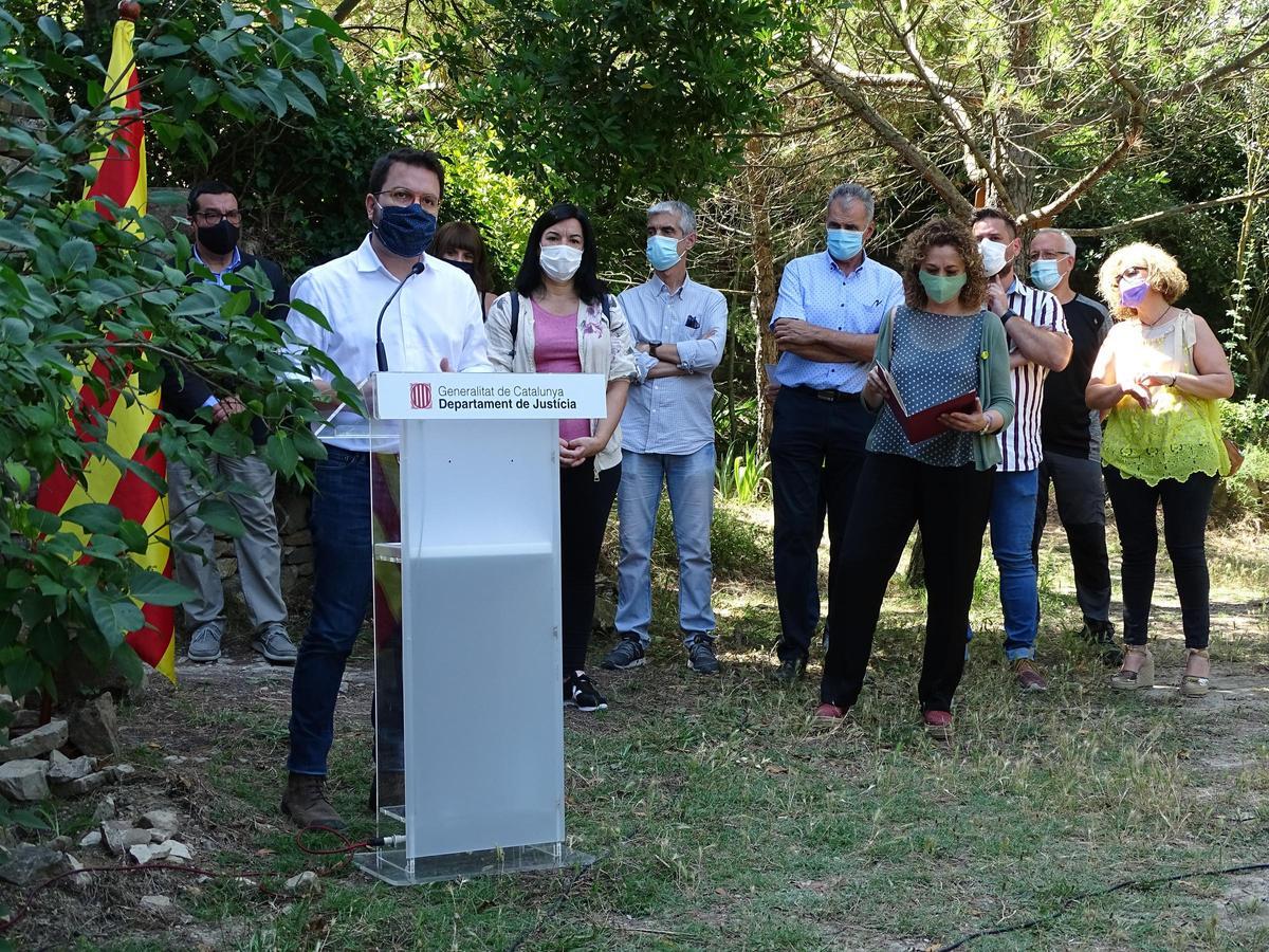 Aragonès, llavors vicepresident, anunciant el juliol del 2020 a Sant Vicenç la creació de l'oficina