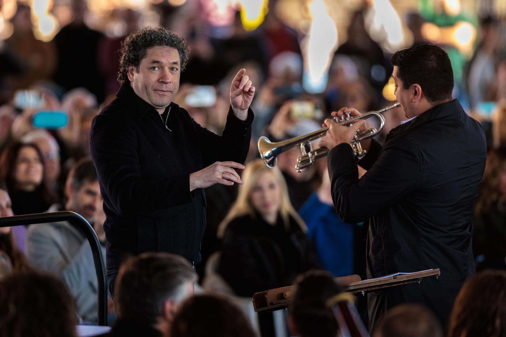 Dudamel vuelve a dirigir bandas de música en Castellar-l'Oliveral
