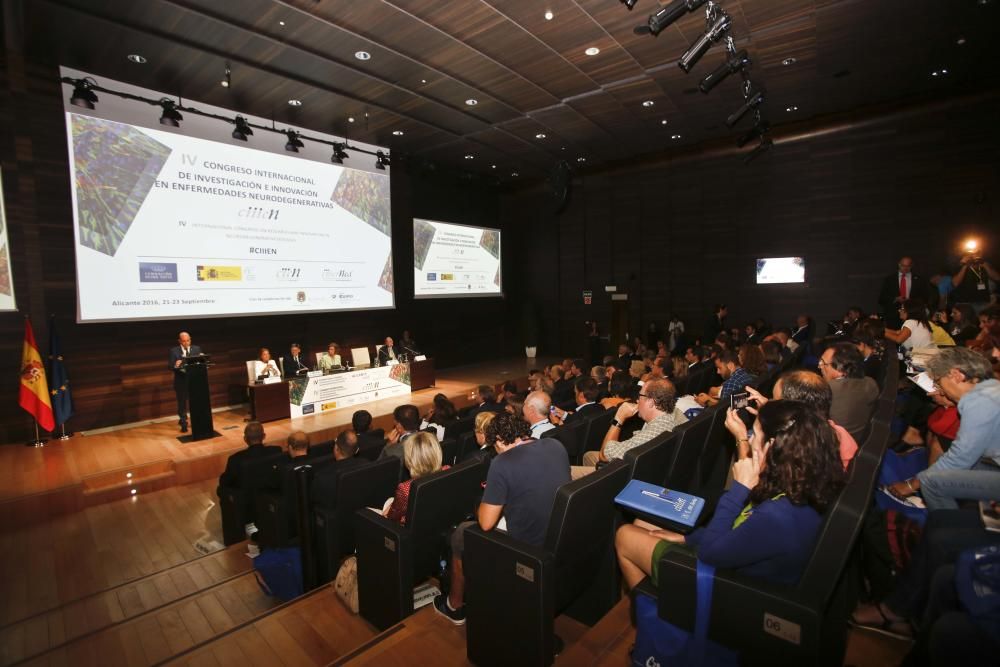 La reina Sofía preside el IV Congreso Internacional de Enfermedades Neurodegeneratiavas en Alicante