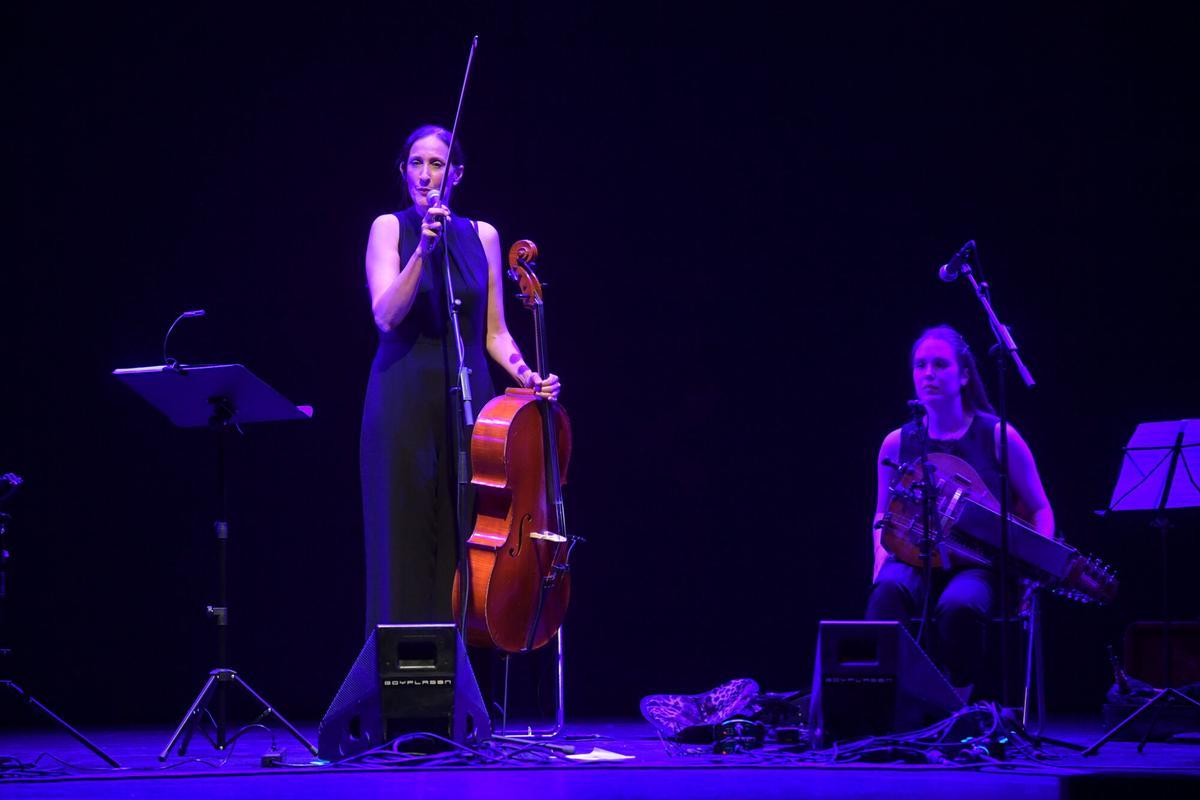 Rosa Cedrón na gala dos XXV PREMIOS OPINIÓN da Música de Raíz. Rosa Cedrón na gala dos XXV PREMIOS OPINIÓN da Música de Raíz.