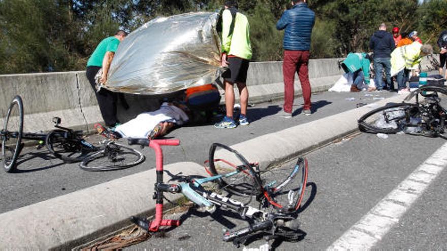 Accidente de un grupo de ciclistas.