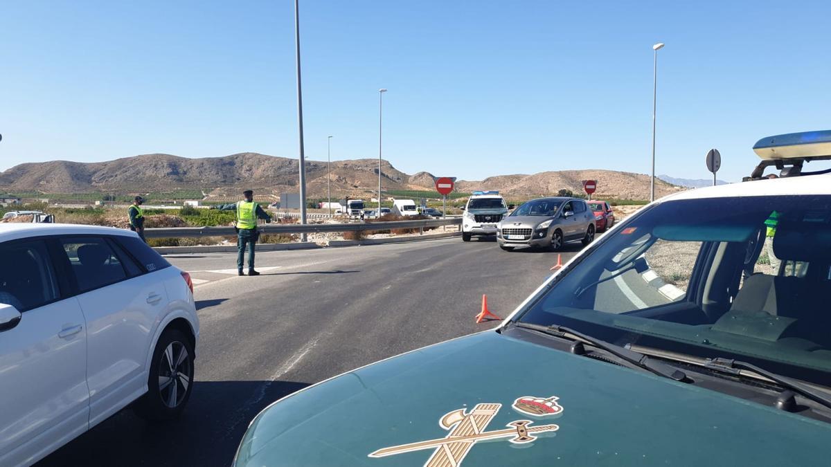 A lo largo de esta mañana la Guardia Civil ha estado realizando controles en la A7, salida 545, frontera con la Región Murcia.