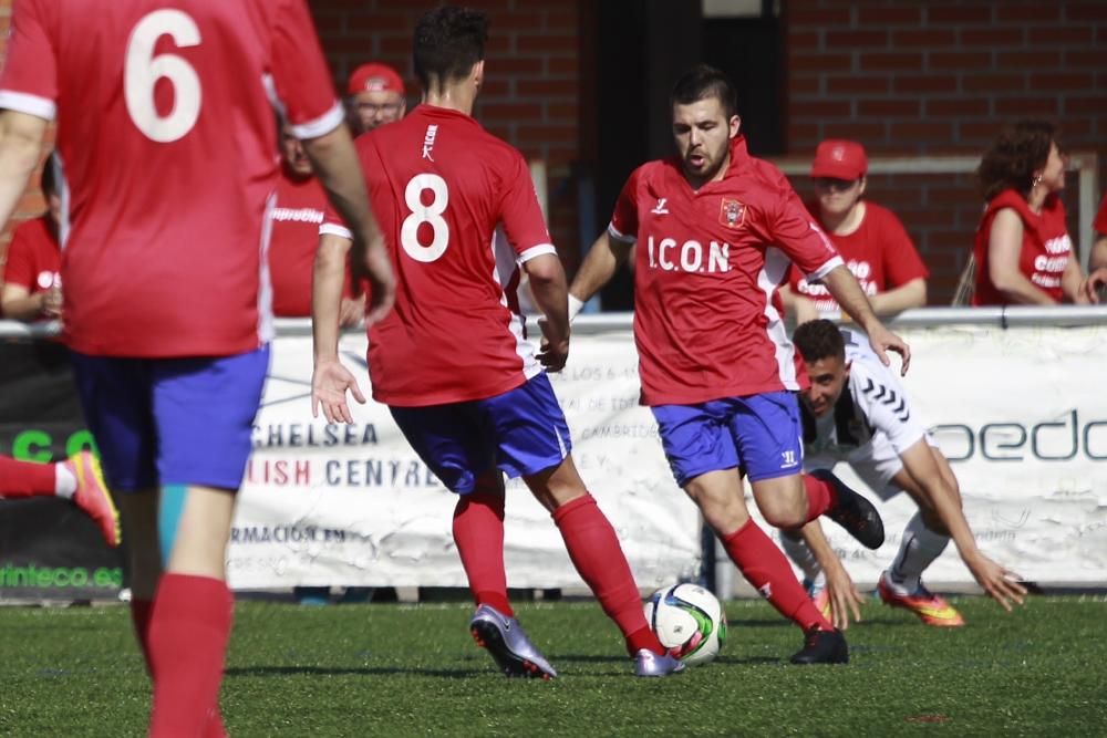 Los redondelanos se impusieron por 2-1 al Badajoz gracias a los goles de Comis y Fer.