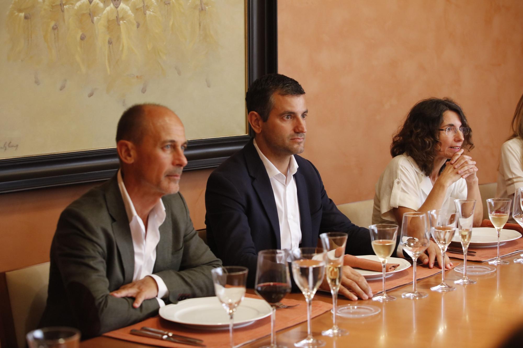 Todas las imágenes de la comida de alcaldes y presidentes en la sede de Diario de Ibiza