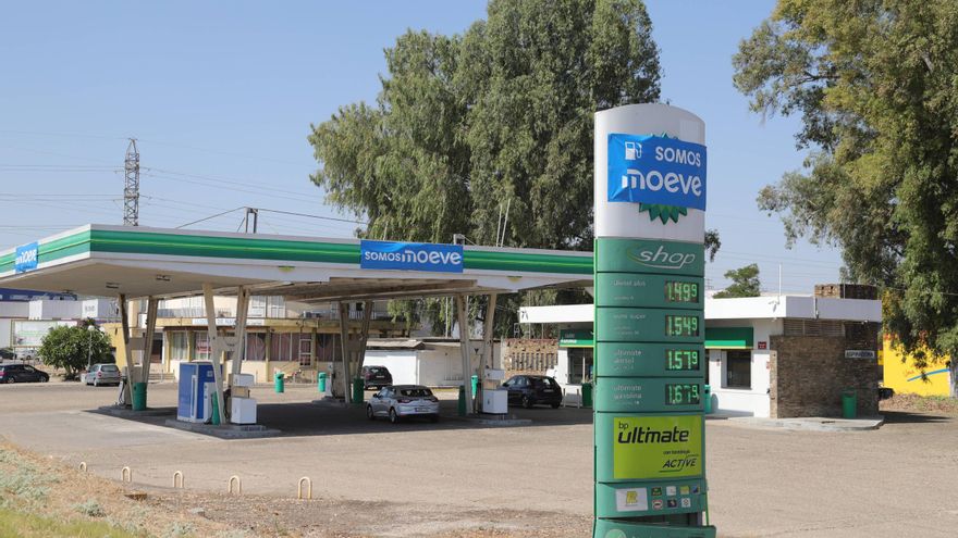 La gasolinera de La Torrecilla reabre tras cuatro años cerrada con nuevos propietarios y marca