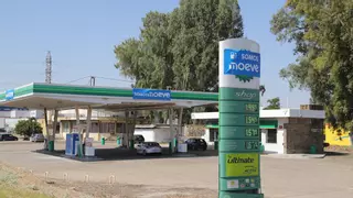 La gasolinera de La Torrecilla reabre tras cuatro años cerrada con nuevos propietarios y marca