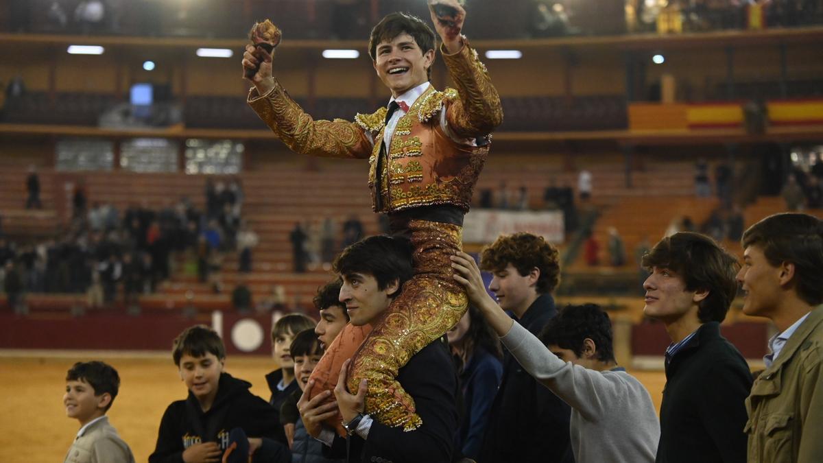 Aarón Palacio ha abierto la puerta grande de La Misericordia tras cortar un total de tres orejas.
