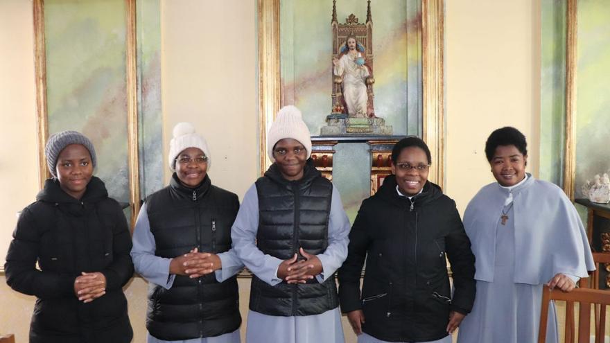 Farila, Medrina, Faustina, Ana María y Vitorina, en el convento de clausura de Vilar Dastres. |   // F. CASANOVA