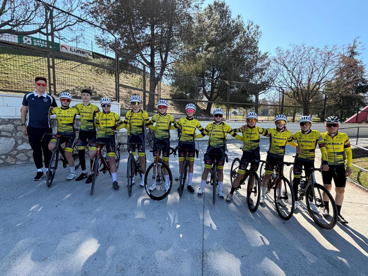 Corredores del Club Ciclista Ontinyent en una de las competiciones del pasado fin de semana.