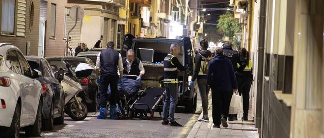 Crimen machista en Alicante: asesina a su pareja a cuchilladas y se suicida ahorcándose en el balcón.