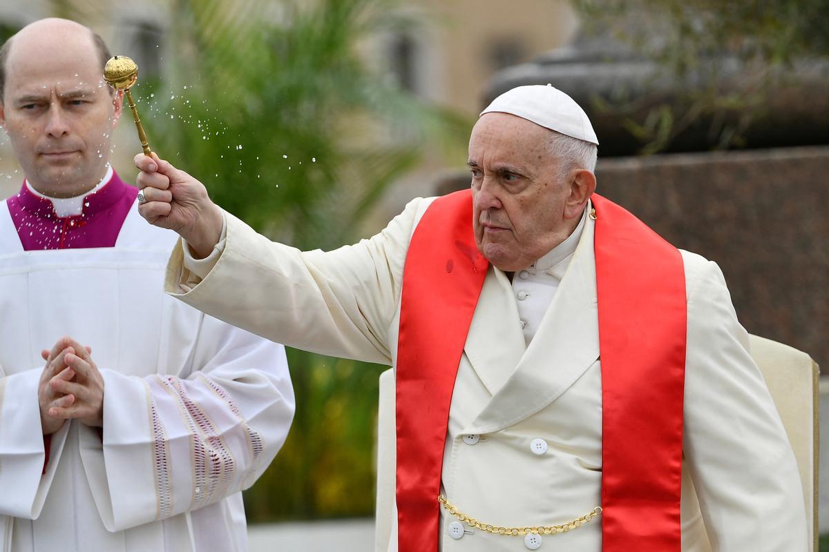 El Papa Francisco asiste a la Misa del Domingo de Ramos