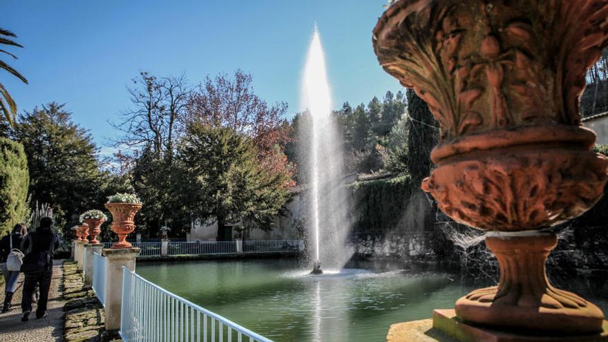 Fuente y balsa ornamental del Jardín de Santos de Penàguila.