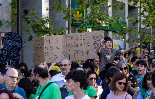 Familias, alumnos y docentes llenan las calles de Alicante en defensa de la educación