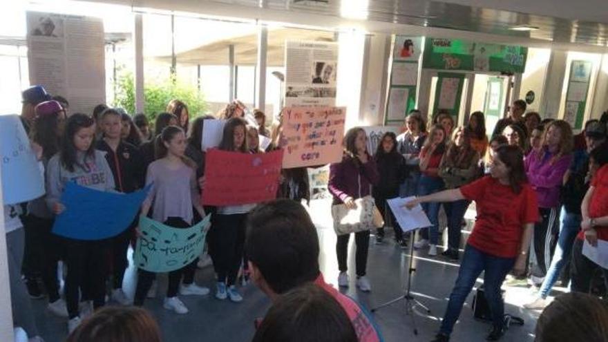 Los alumnos cantaron una canción para inaugurar las jornadas.