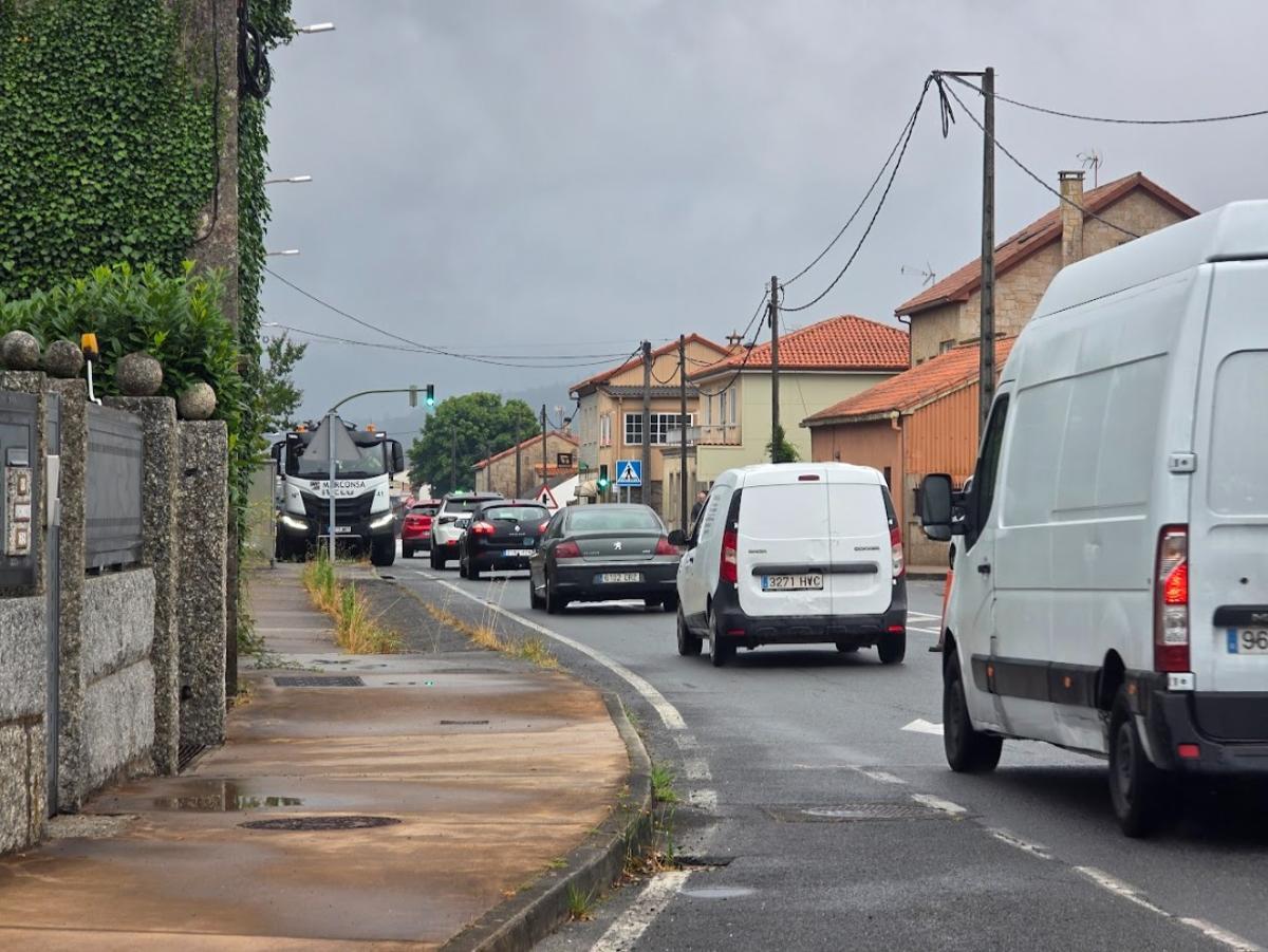 La Xunta asfalta en Valga la "recta de Campaña", el tramo de la PO-548 más próximo a Pontecesures.