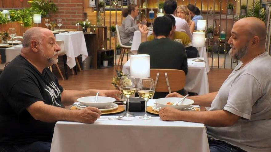 Momento de la cena entre Juan Antonio y Ricardo en First Dates